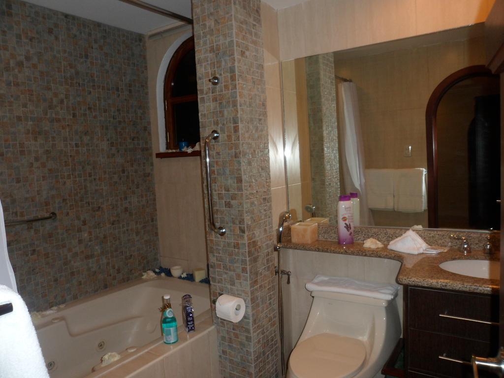 Hotel Maria Isabel Manta Luaran gambar